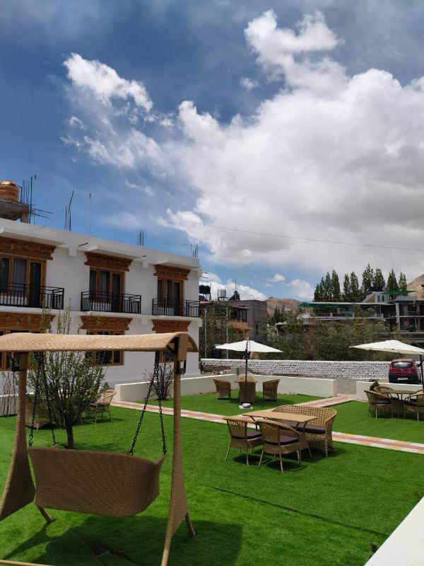 Two Flower Guest House - image 14