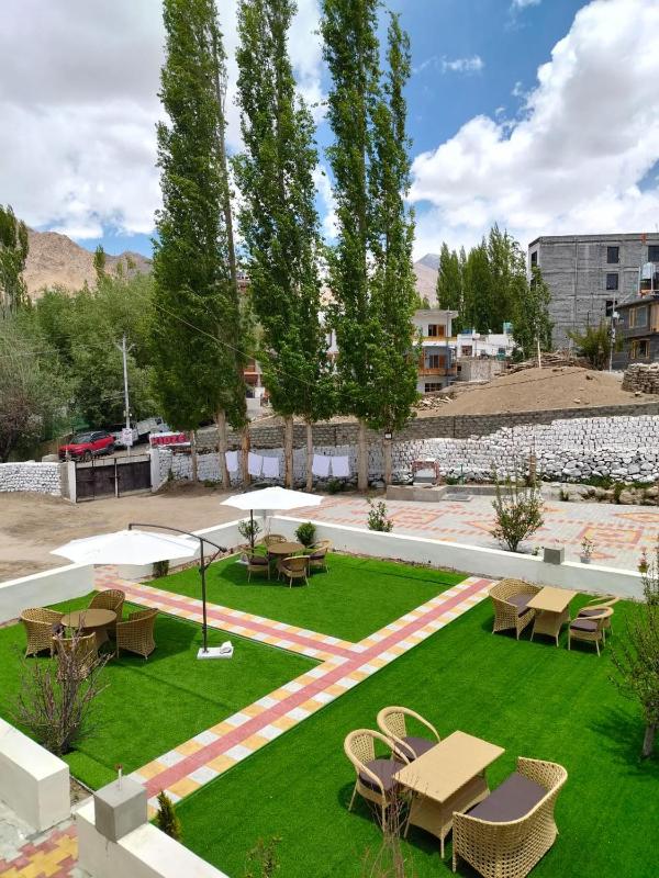 Two Flower Guest House - image 10