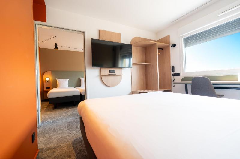 Two Connecting Double Rooms image 1