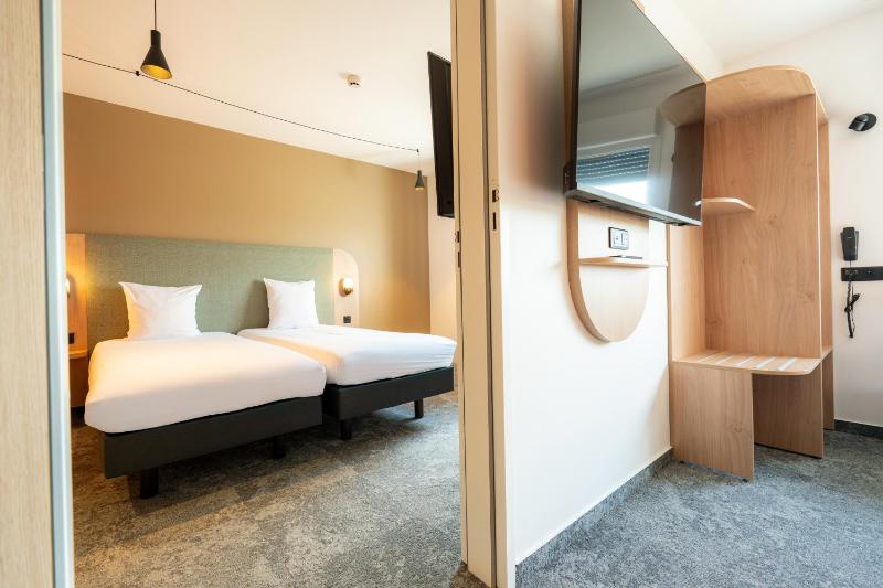 Two Connecting Double Rooms image 4