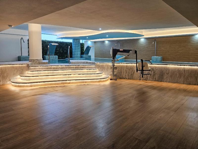 Modern 2 bed with access to Wellness facilities near La Cala de Mijas - image 4