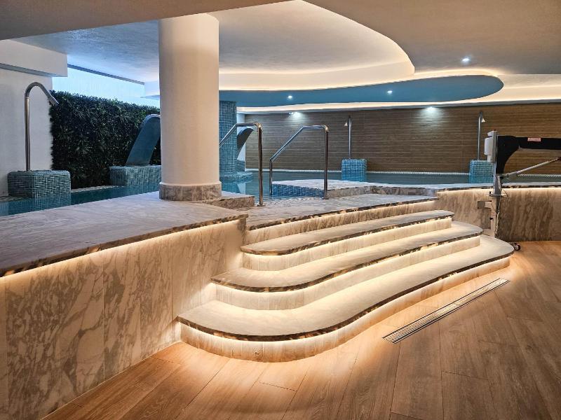 Modern 2 bed with access to Wellness facilities near La Cala de Mijas - image 7