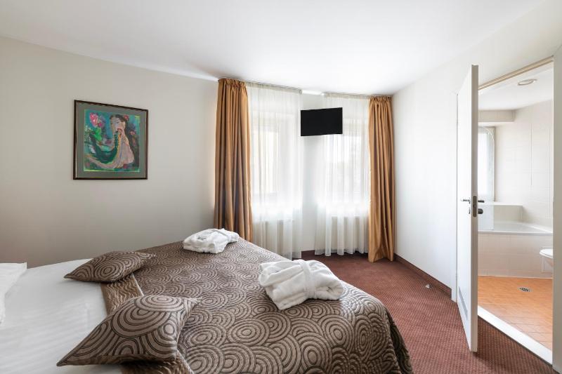 Suite image 3