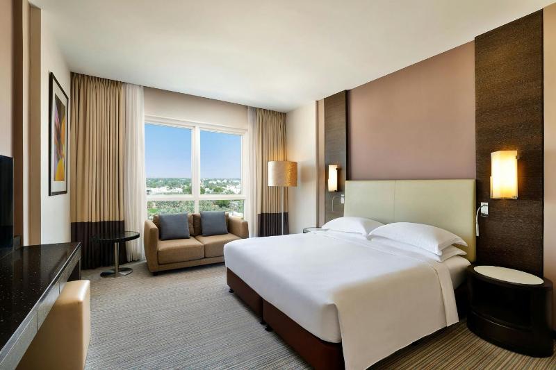 Deluxe King Room, 15% Off on F&B image 2