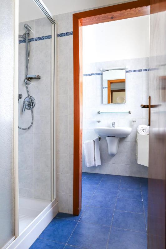 Deluxe Room image 4