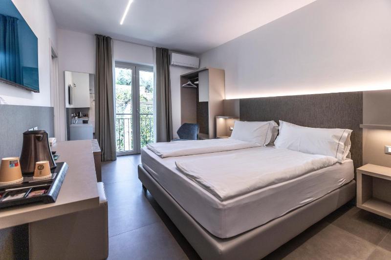 Standard King Room image 1