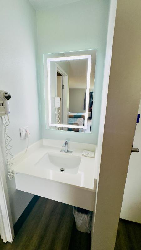 Quadruple Room - Non-Smoking image 1