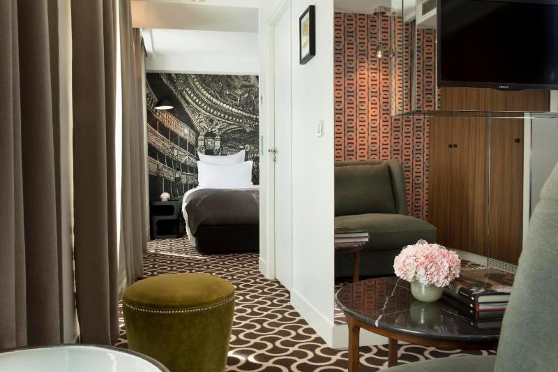 Deluxe Suite image 4