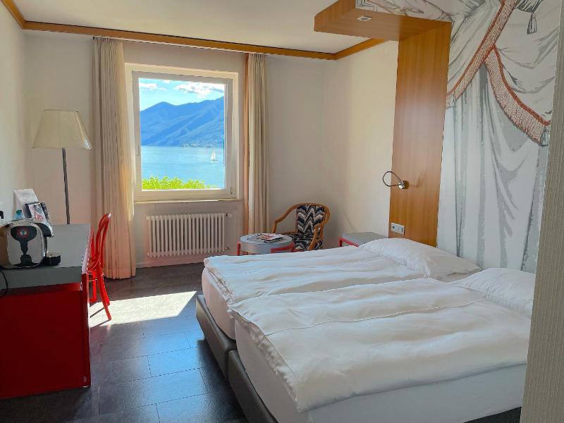 Twin Room with Lake View image 1