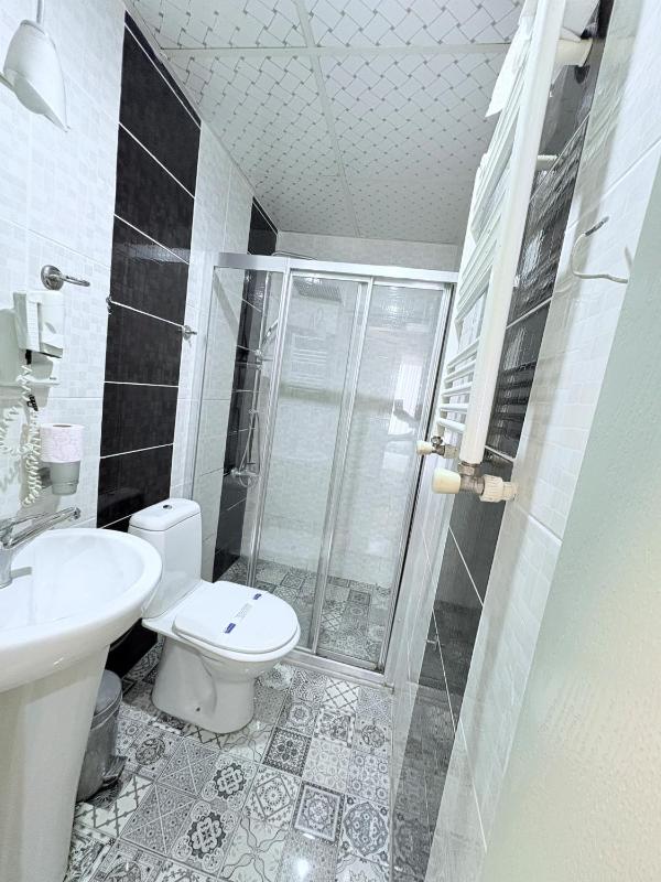 Standard Twin Room image 2