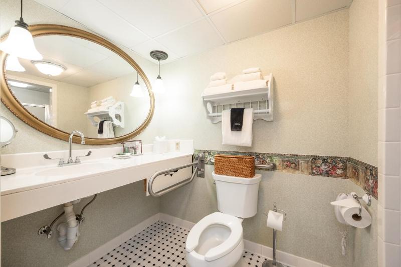 Standard Room with Two Double Beds - Disability Access image 2