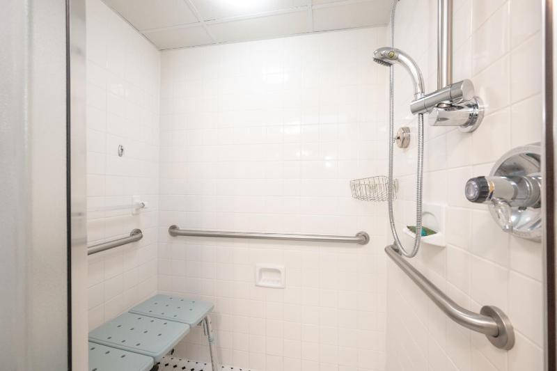 Standard Room with Two Double Beds - Disability Access image 3