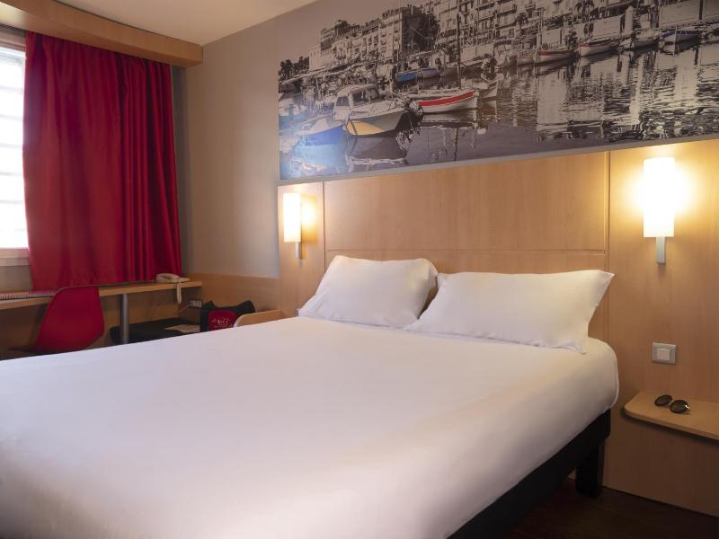 Standard Double Room image 3