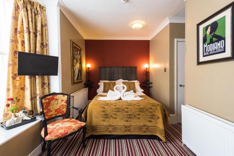 Double Room image 4