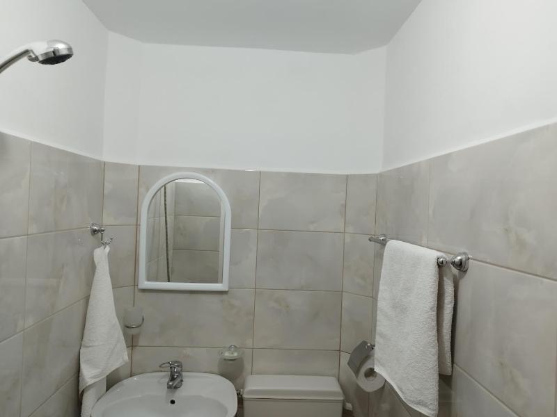Budget Triple Room image 2