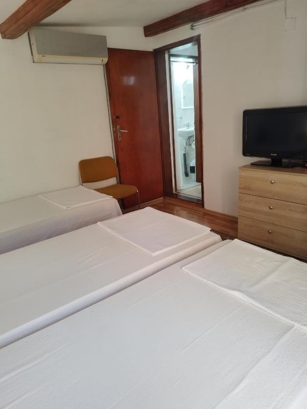 Budget Triple Room image 3