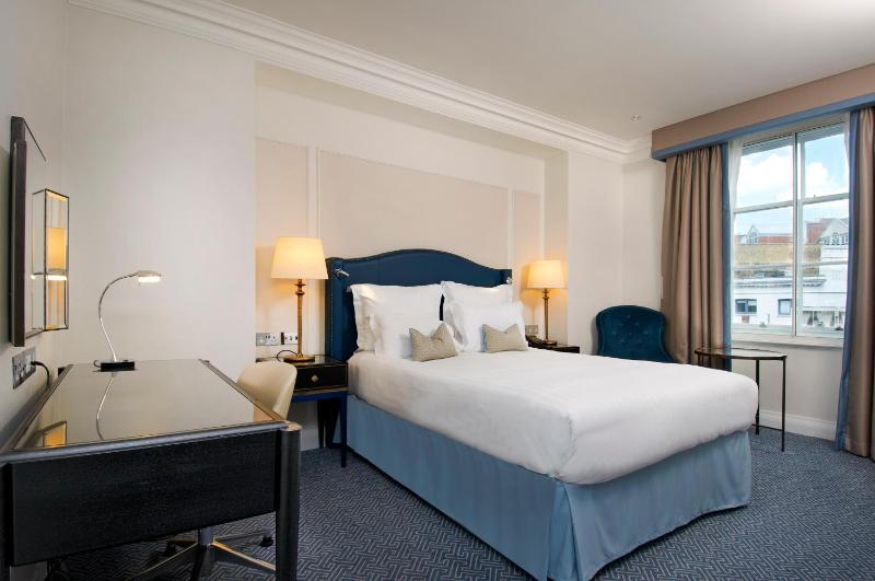 Queen Room image 4