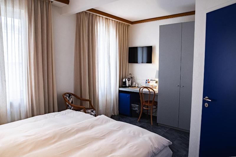 Economy Twin Room with Courtyard View  image 1