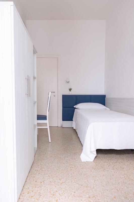 Single Room with Private External Bathroom image 2