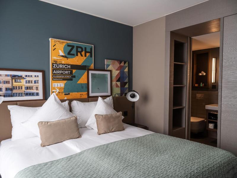 Studio Suite with Kitchenette image 3