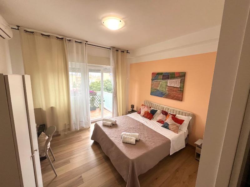 Double Room with Balcony image 1