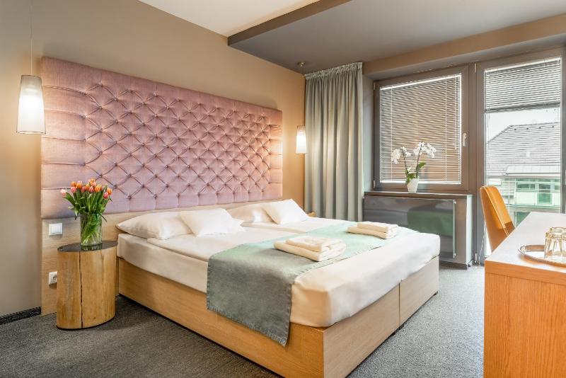 Deluxe Double or Twin Room image 1