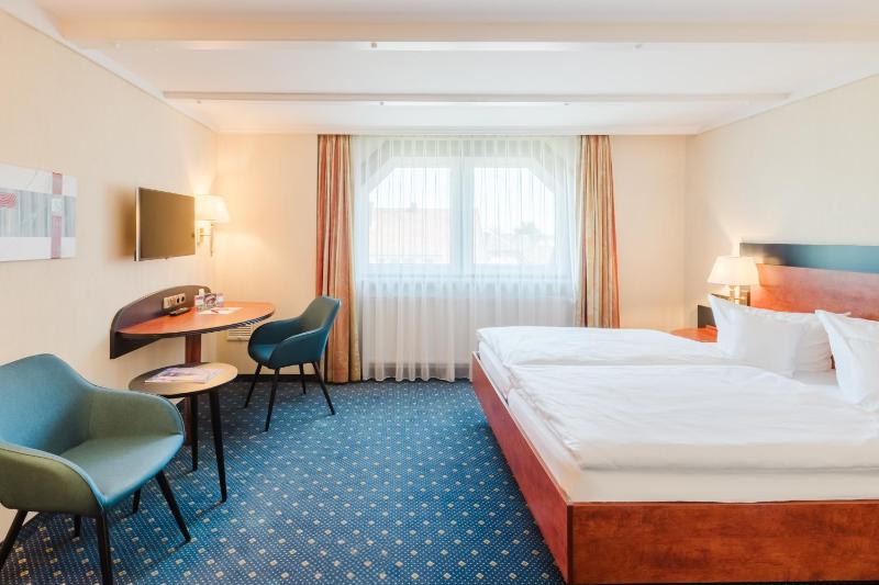 Classic Double Room image 3