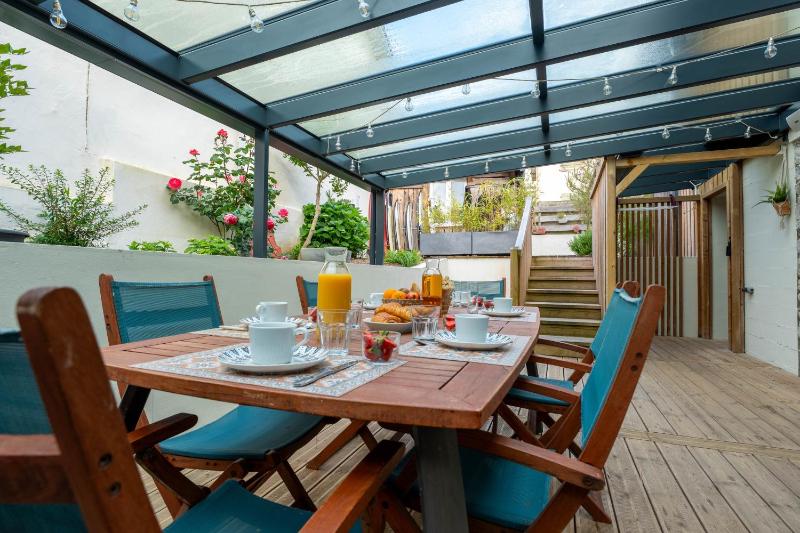 Ted Surf House - image 50