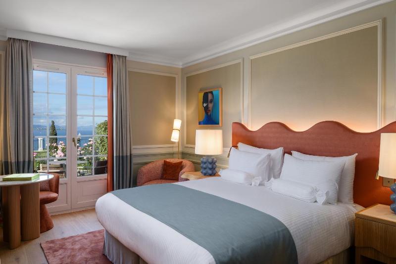 Deluxe Double Room with Sea View image 4