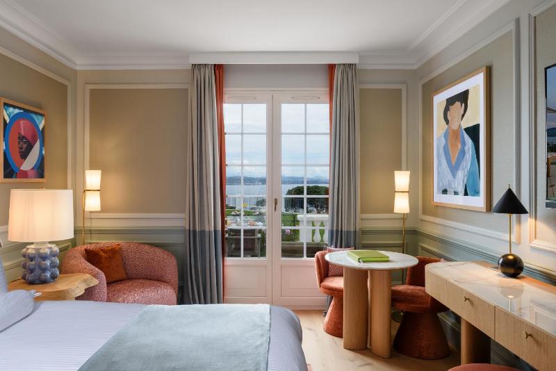 Deluxe Double Room with Sea View image 3