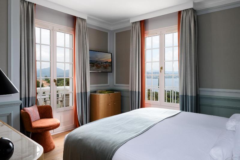 Standard Double Room with Sea View image 3