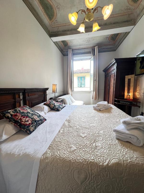 Double Room with Private Bathroom image 1