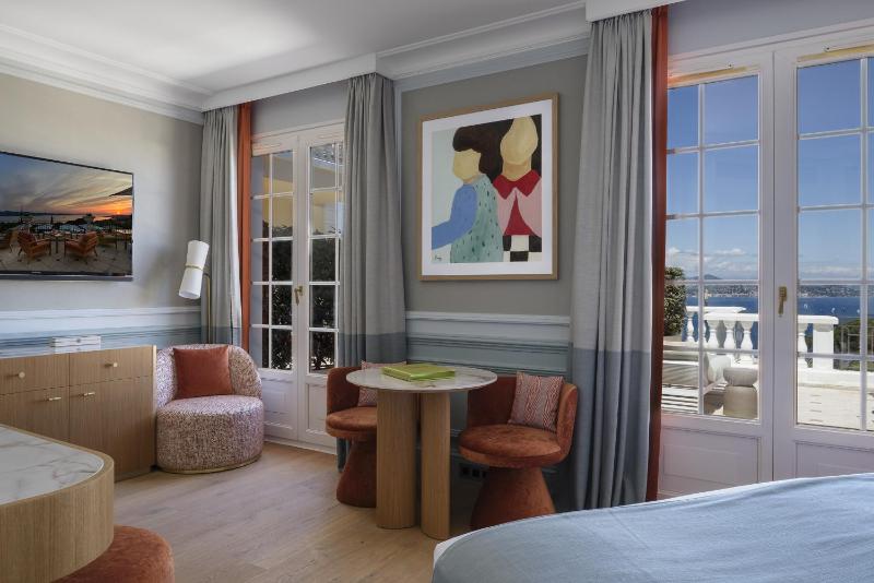 Prestige Double Room with Sea View image 3