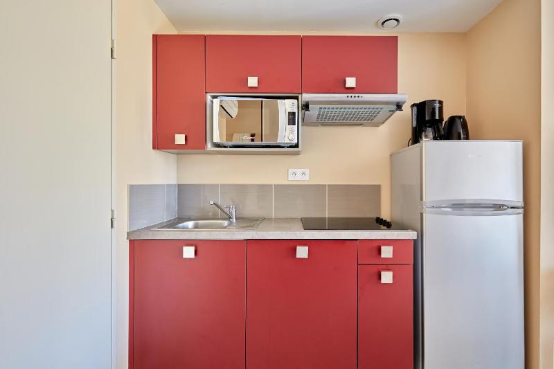 One-Bedroom Apartment - Pool Side image 1