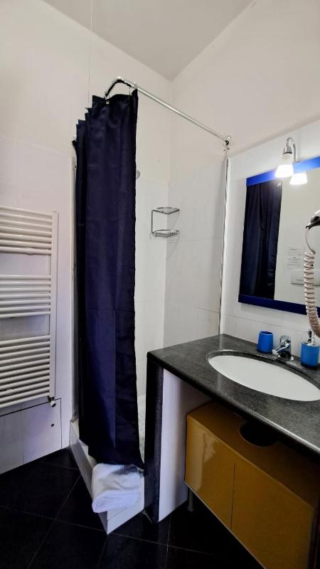 Triple Room with Private Bathroom image 4