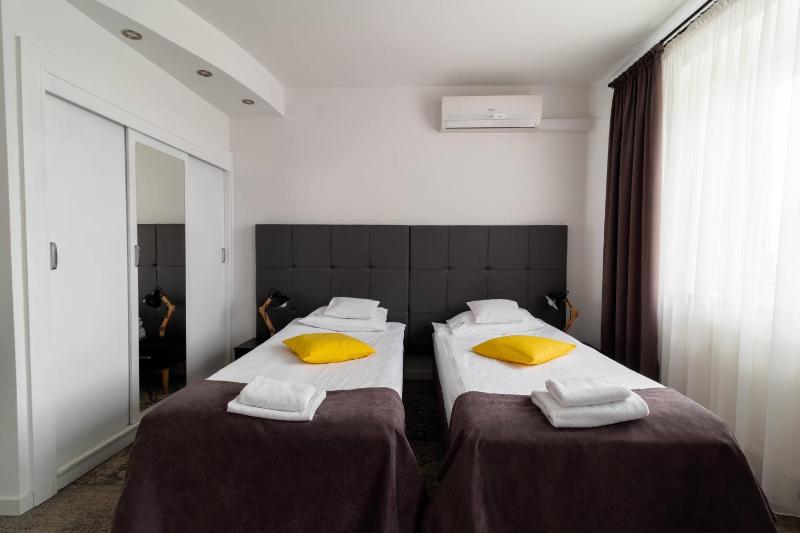 Superior Twin Room image 1