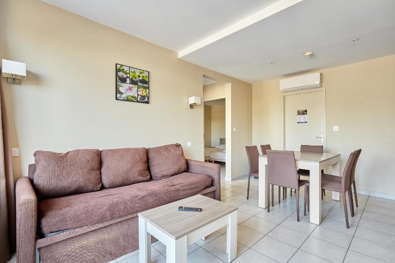 One-Bedroom Apartment image 1
