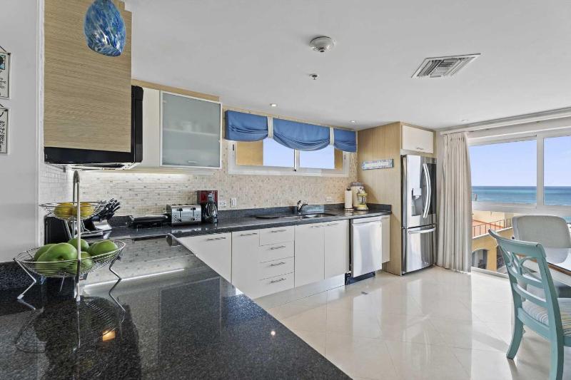 Beachfront - Ultimate Penthouse 3+BR condo - BG531 - image 13