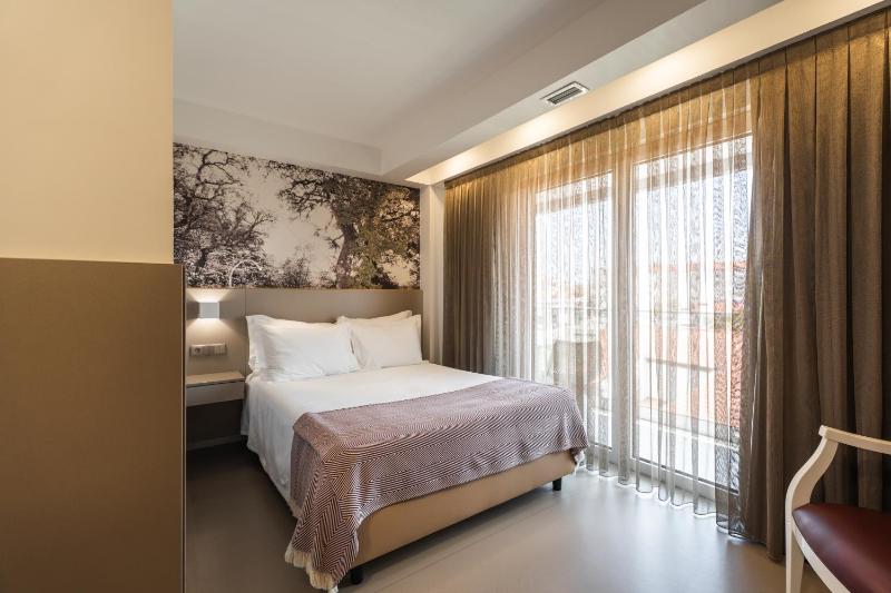 Double Room with Balcony image 2