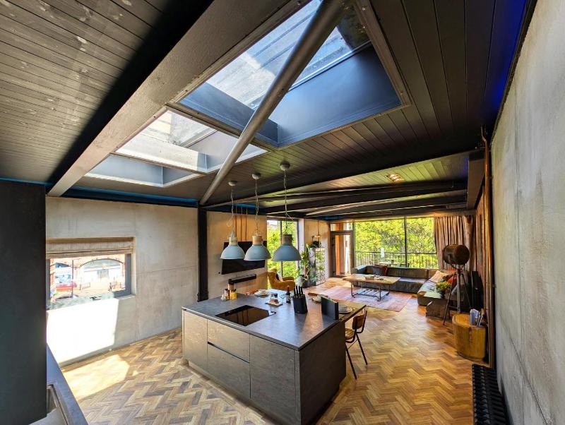 Big Ben - Two Bedroom Penthouse Suite with Roof Terrace, Hot Tub and Balconies image 1