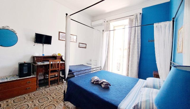 Double or Twin Room with Private Bathroom image 3