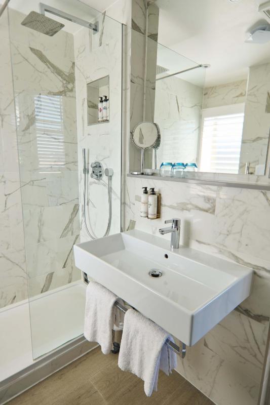 Deluxe Double Room with Estuary View image 4