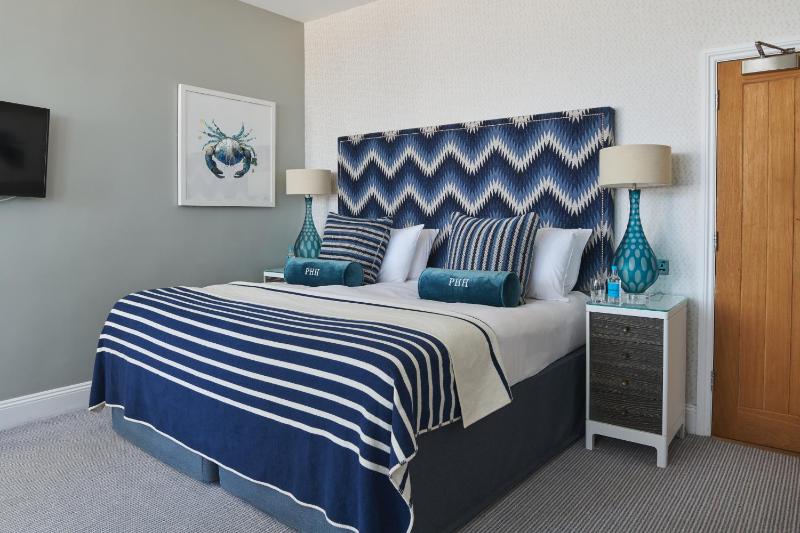 Deluxe Double Room with Estuary View image 3
