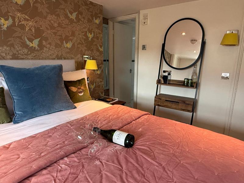 Standard Double Room image 4