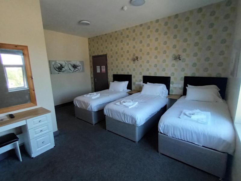 Basic Triple Room image 3