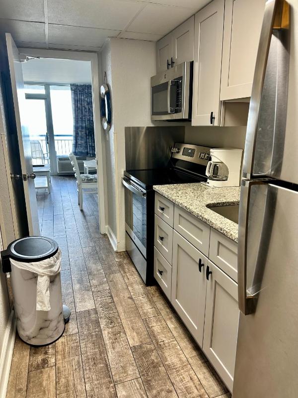 Queen Suite with Spa Bath - Ocean Front  image 2