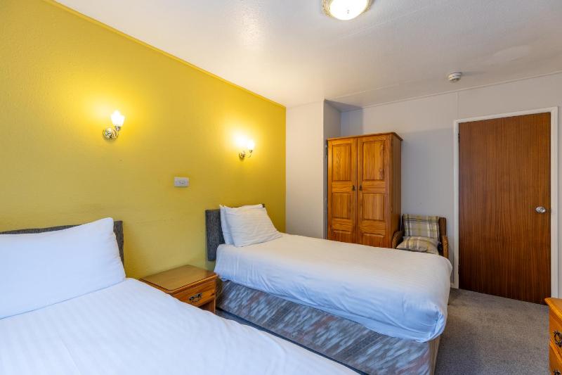 Standard Twin Room image 2