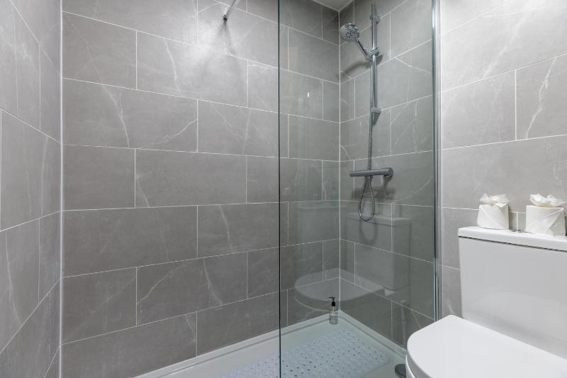 Standard Twin Room image 4