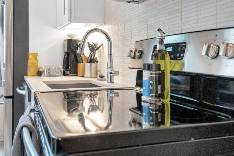 Marigny retreat w parking near the Quarter - image 15