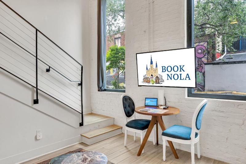 Marigny retreat w parking near the Quarter - image 5